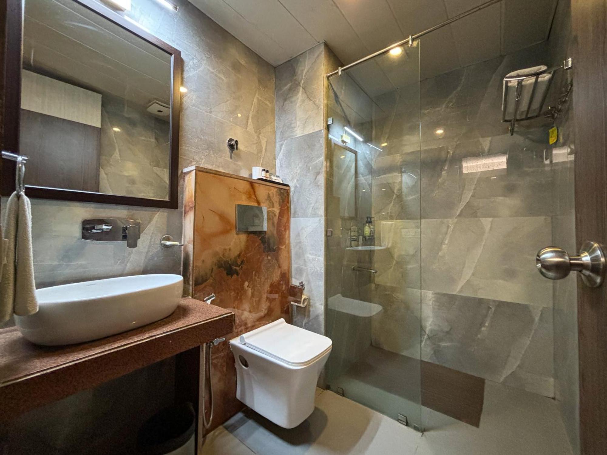 East End Mahipalpur Delhi Airport Hotel